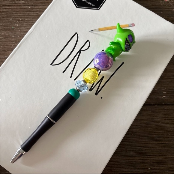 Disney Doorables: Nightmare Before Christmas: Oogie Boogie handmade beaded pen - Picture 2 of 3